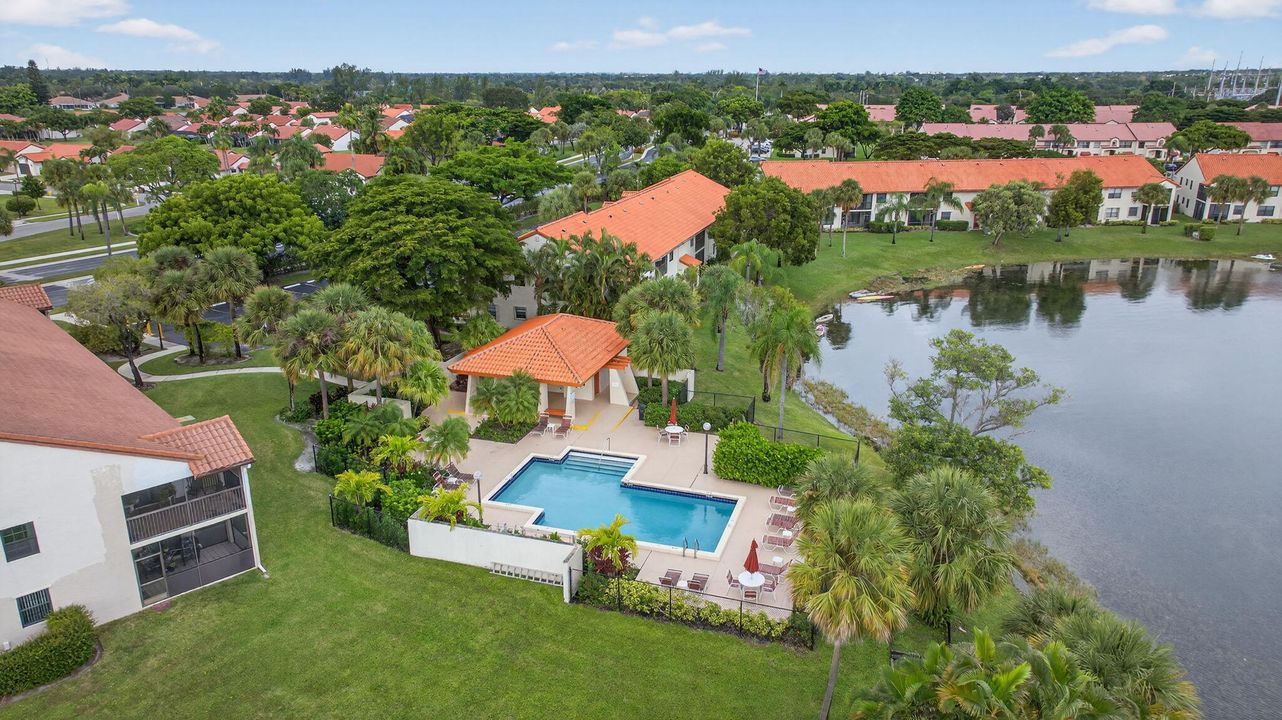 На продажу: $290,000 (2 спален, 2 ванн, 1150 Квадратных фут)