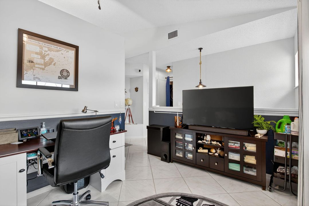 На продажу: $290,000 (2 спален, 2 ванн, 1150 Квадратных фут)