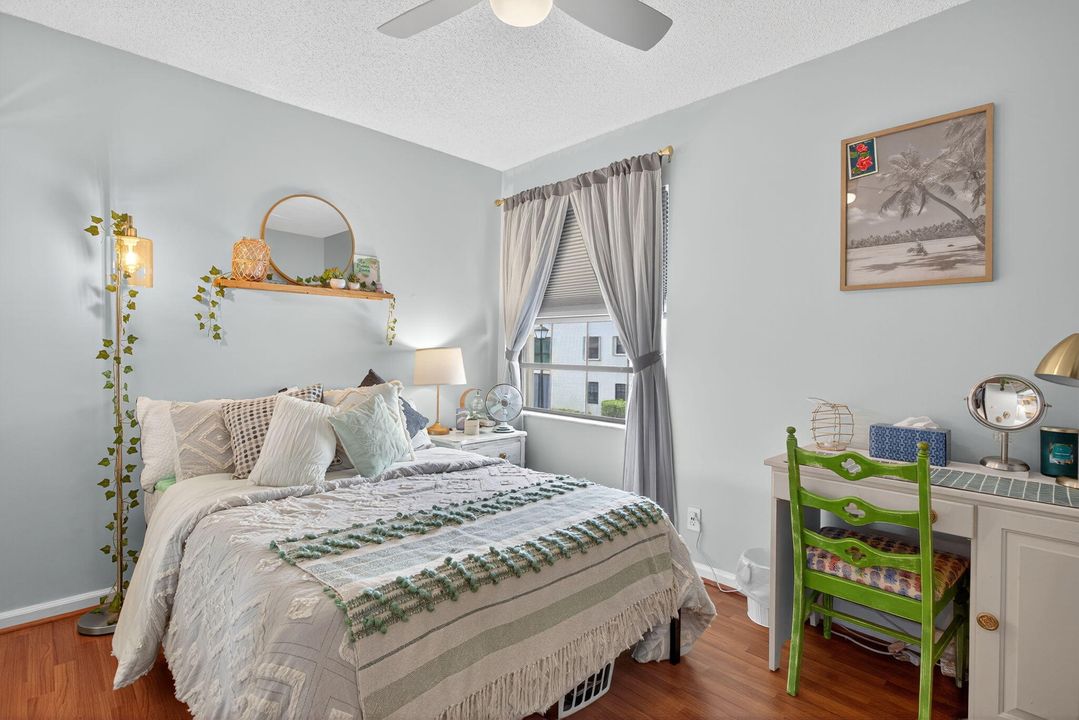 На продажу: $290,000 (2 спален, 2 ванн, 1150 Квадратных фут)