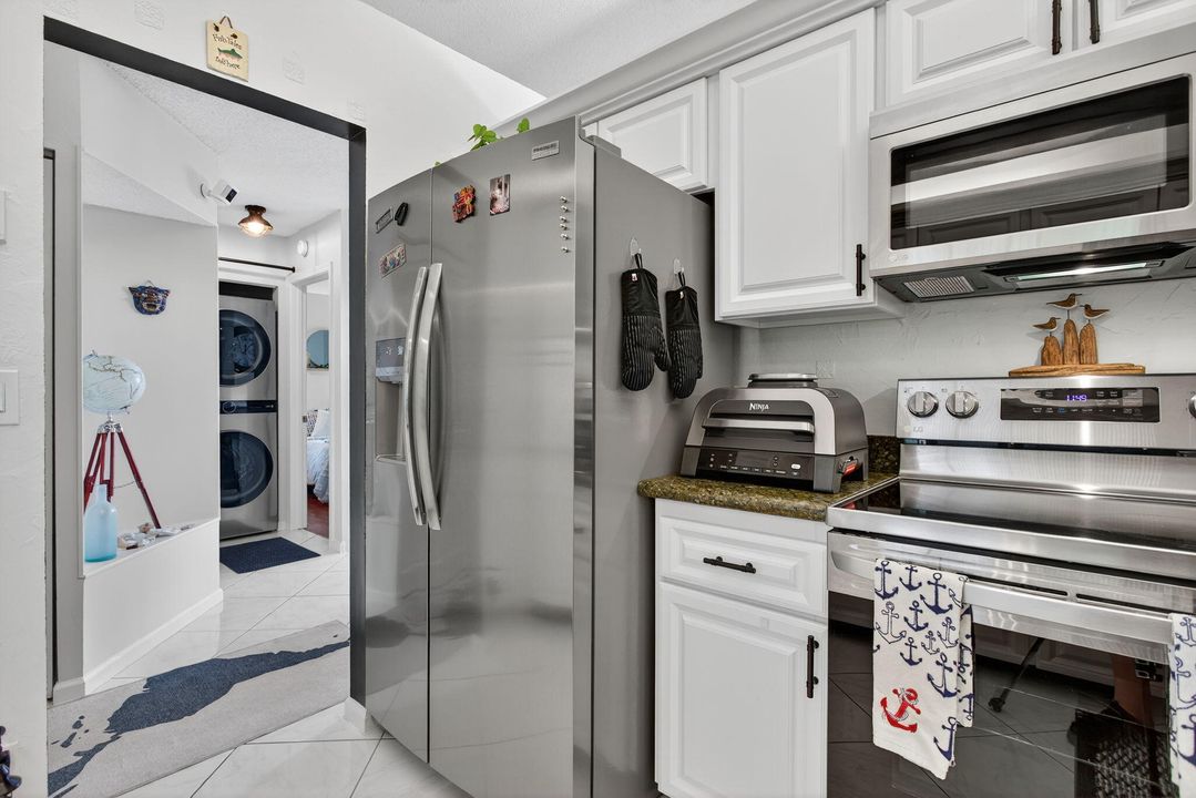 На продажу: $290,000 (2 спален, 2 ванн, 1150 Квадратных фут)