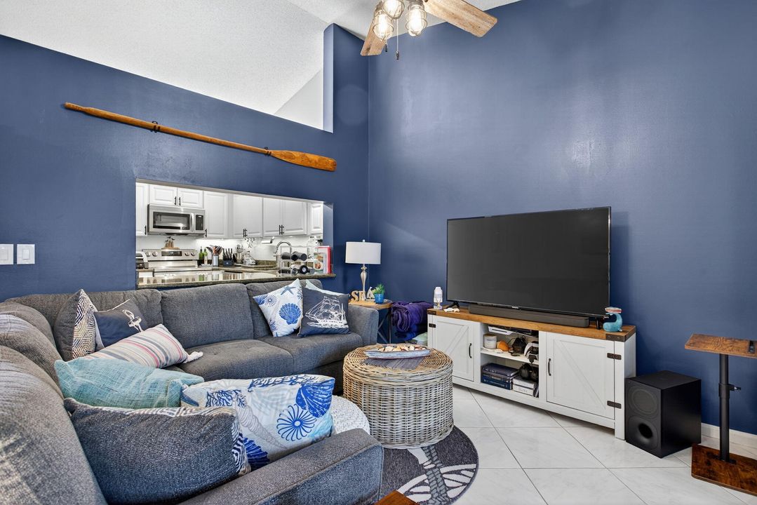 На продажу: $290,000 (2 спален, 2 ванн, 1150 Квадратных фут)