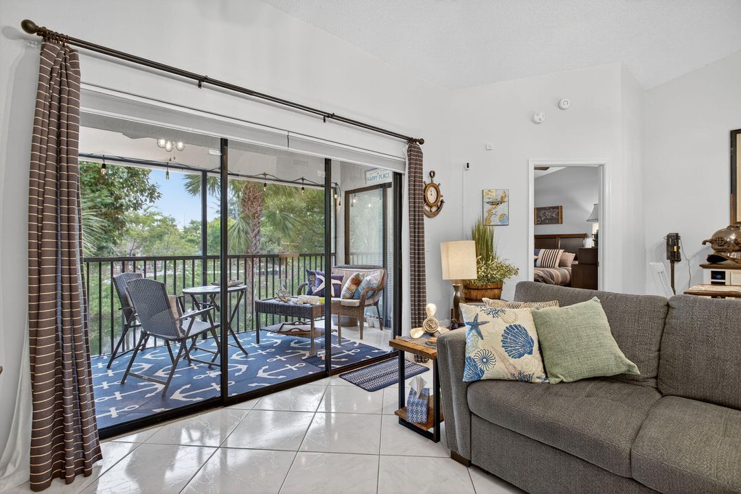 На продажу: $290,000 (2 спален, 2 ванн, 1150 Квадратных фут)