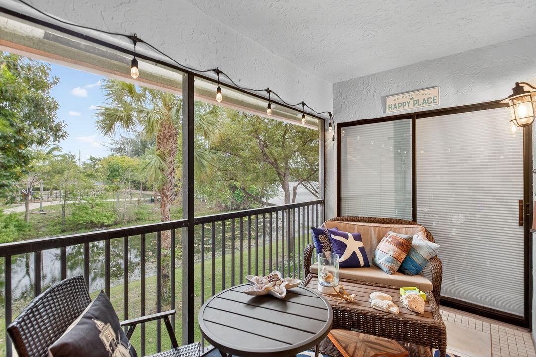 На продажу: $290,000 (2 спален, 2 ванн, 1150 Квадратных фут)