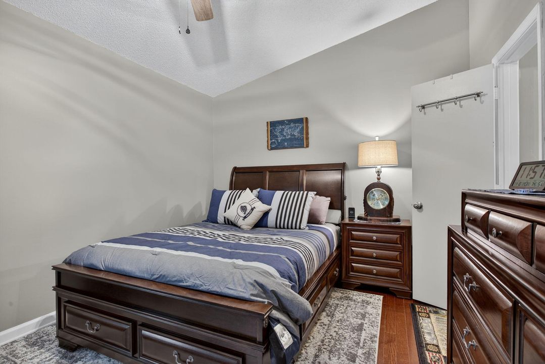 На продажу: $290,000 (2 спален, 2 ванн, 1150 Квадратных фут)