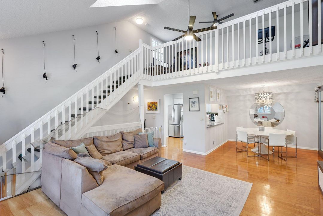 На продажу: $345,000 (3 спален, 2 ванн, 1300 Квадратных фут)