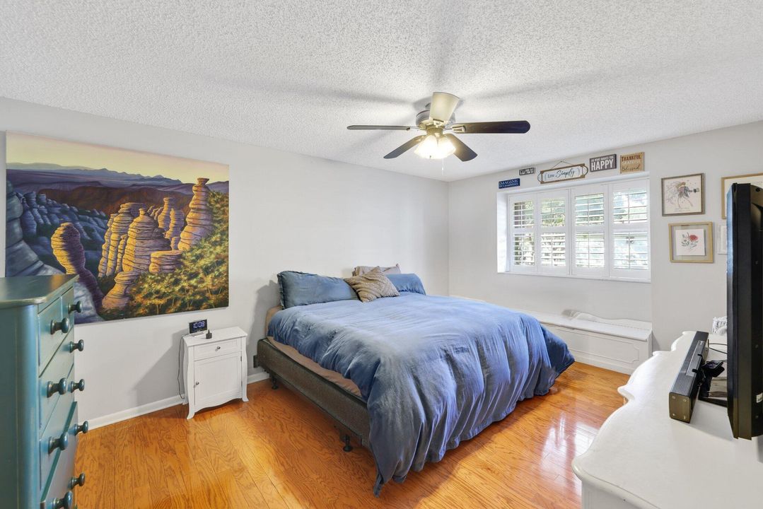 На продажу: $345,000 (3 спален, 2 ванн, 1300 Квадратных фут)