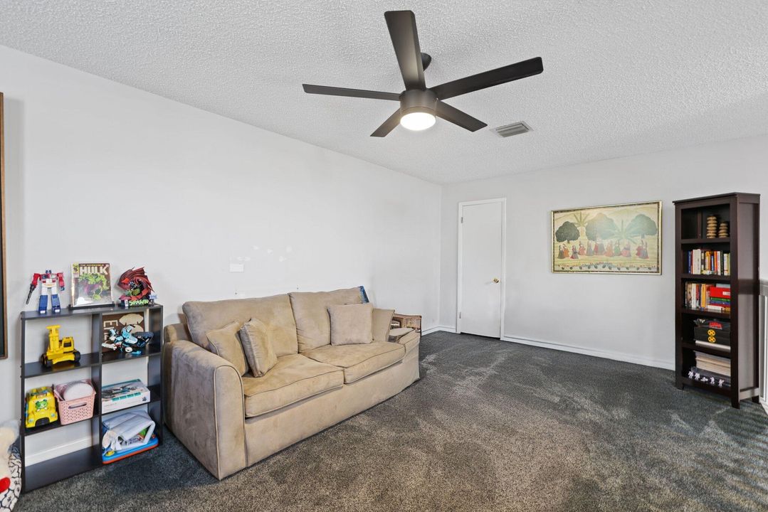 На продажу: $345,000 (3 спален, 2 ванн, 1300 Квадратных фут)