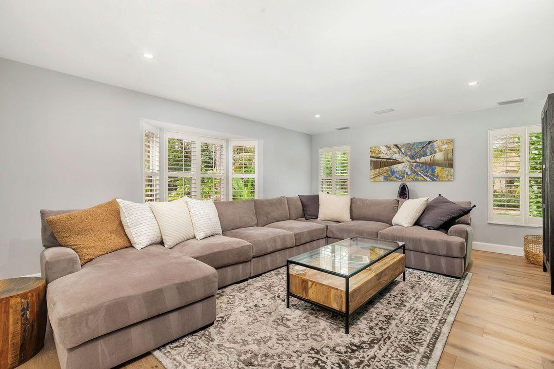 En Venta: $1,350,000 (4 camas, 2 baños, 3227 Pies cuadrados)