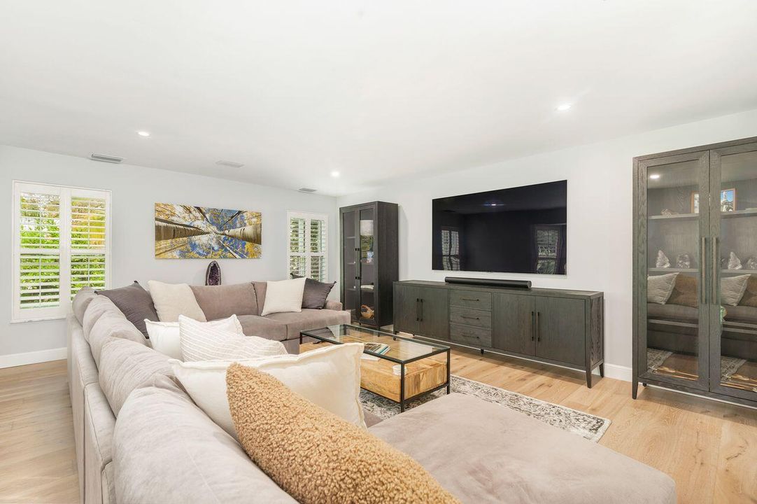 En Venta: $1,350,000 (4 camas, 2 baños, 3227 Pies cuadrados)