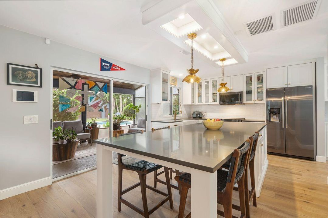 En Venta: $1,350,000 (4 camas, 2 baños, 3227 Pies cuadrados)