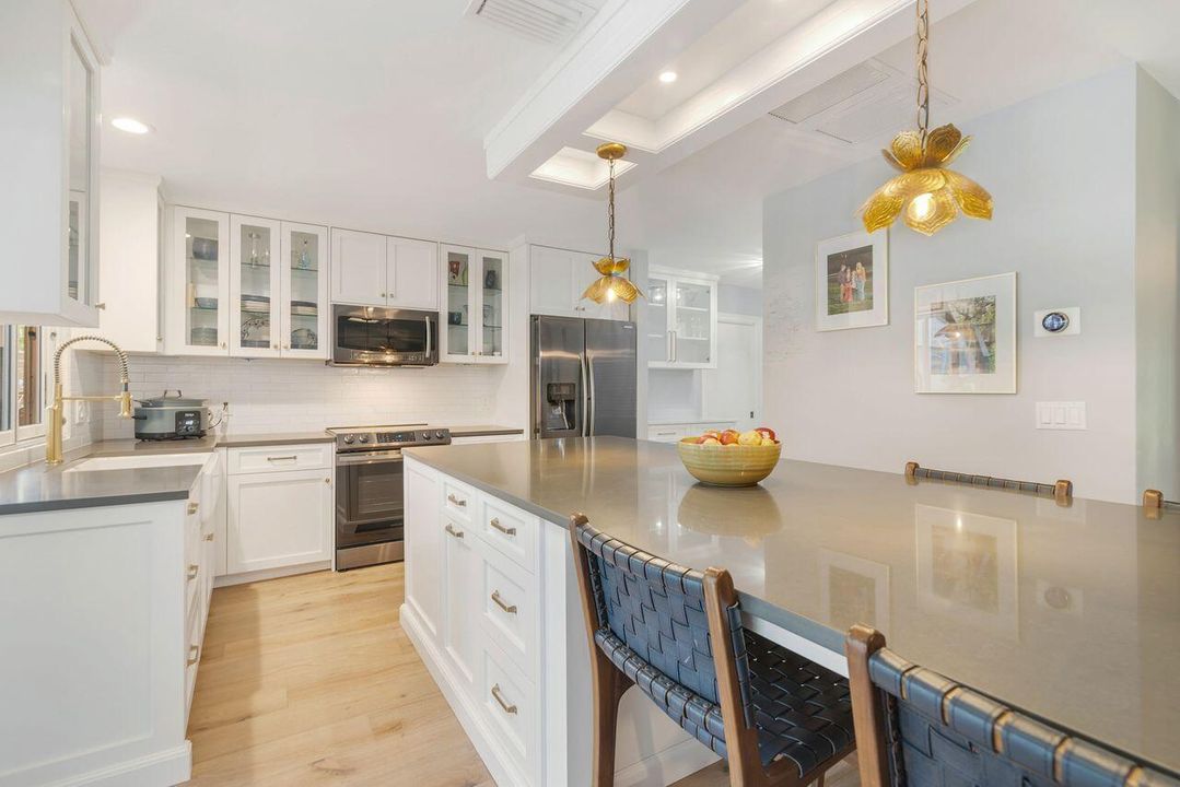 En Venta: $1,350,000 (4 camas, 2 baños, 3227 Pies cuadrados)