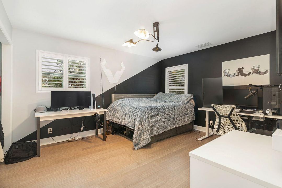 En Venta: $1,350,000 (4 camas, 2 baños, 3227 Pies cuadrados)