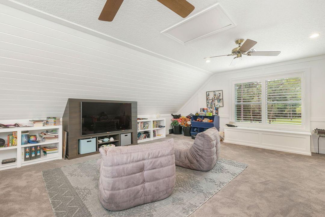 En Venta: $1,350,000 (4 camas, 2 baños, 3227 Pies cuadrados)