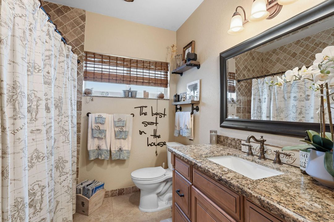 合同活跃: $1,050,000 (3 贝兹, 2 浴室, 2028 平方英尺)