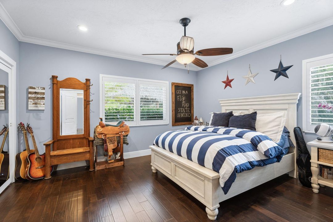 合同活跃: $1,050,000 (3 贝兹, 2 浴室, 2028 平方英尺)