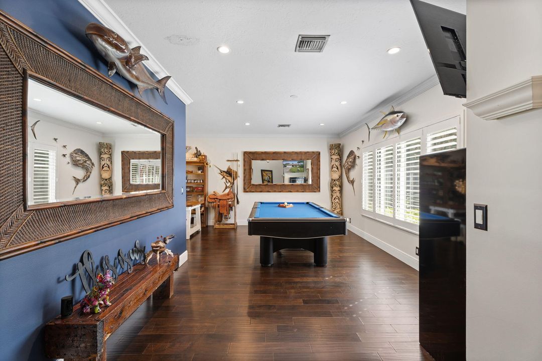 合同活跃: $1,050,000 (3 贝兹, 2 浴室, 2028 平方英尺)