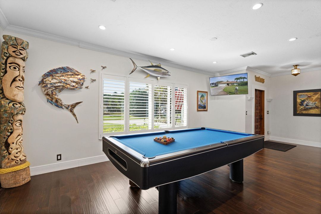 合同活跃: $1,050,000 (3 贝兹, 2 浴室, 2028 平方英尺)