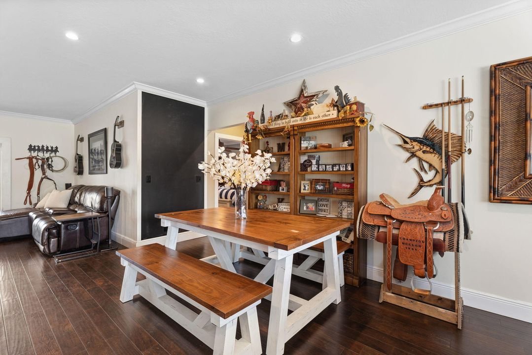 合同活跃: $1,050,000 (3 贝兹, 2 浴室, 2028 平方英尺)