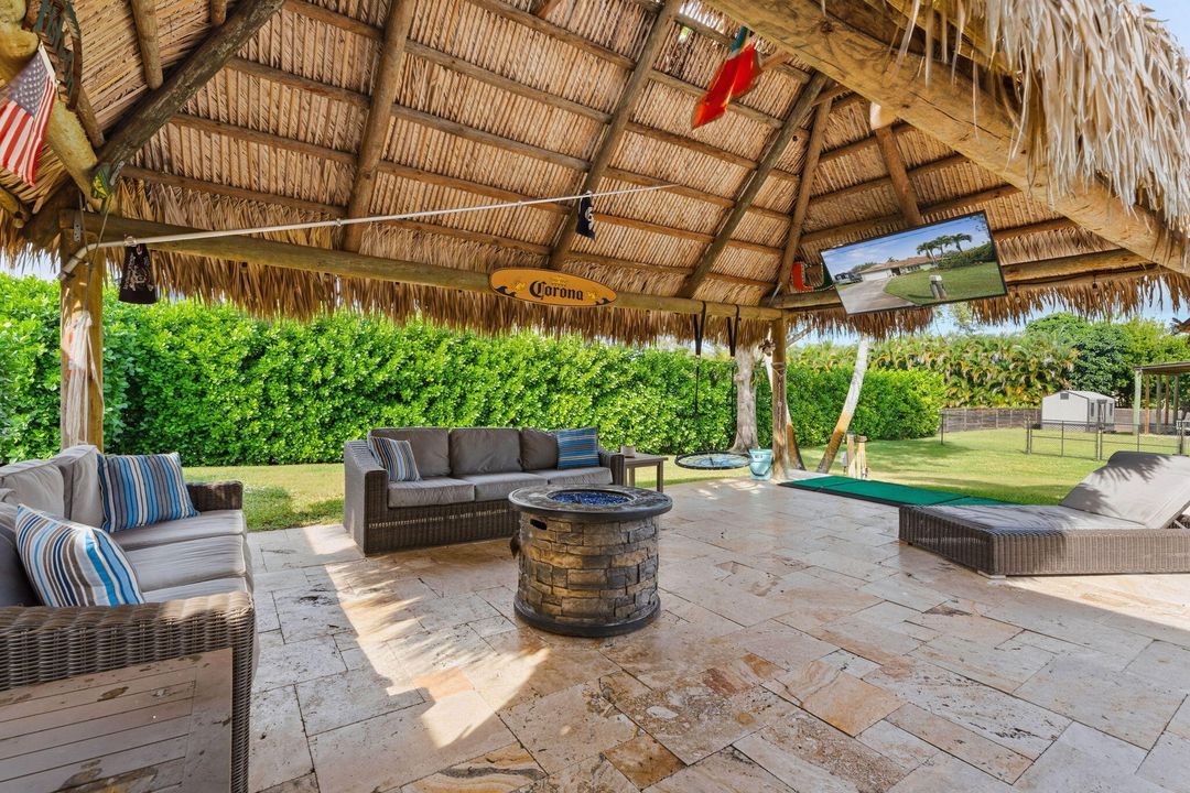 合同活跃: $1,050,000 (3 贝兹, 2 浴室, 2028 平方英尺)