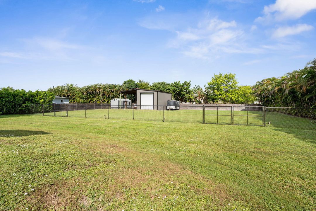 合同活跃: $1,050,000 (3 贝兹, 2 浴室, 2028 平方英尺)