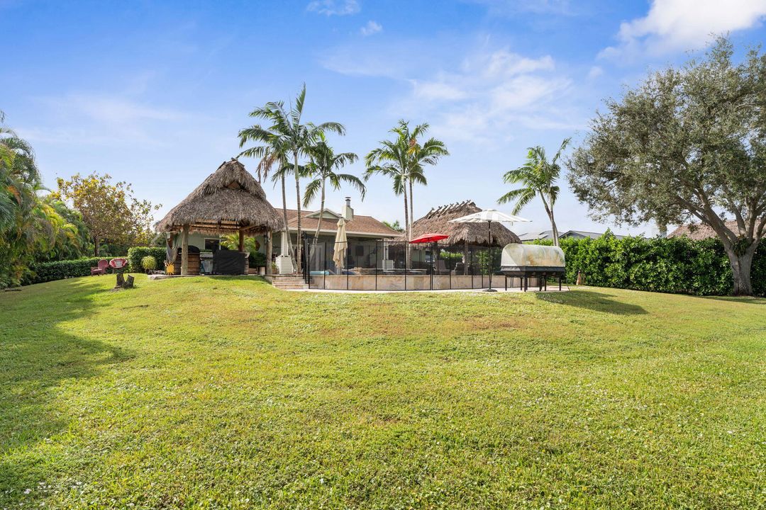 合同活跃: $1,050,000 (3 贝兹, 2 浴室, 2028 平方英尺)