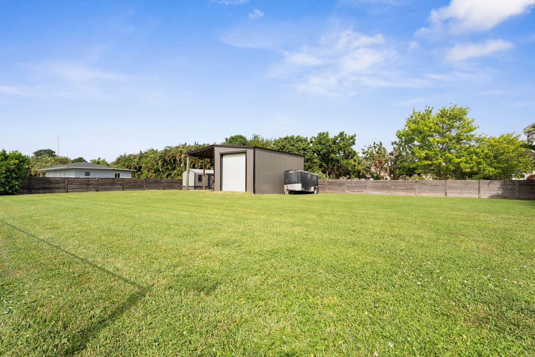 合同活跃: $1,050,000 (3 贝兹, 2 浴室, 2028 平方英尺)