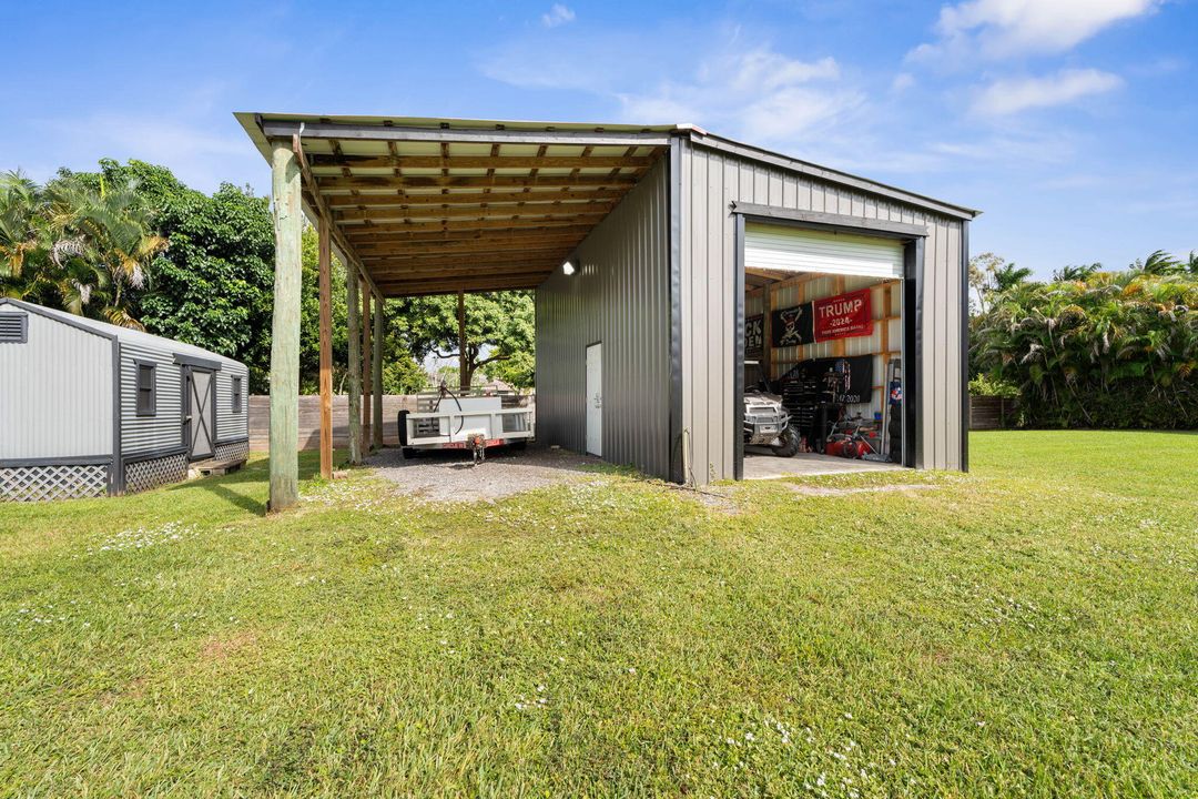 合同活跃: $1,050,000 (3 贝兹, 2 浴室, 2028 平方英尺)