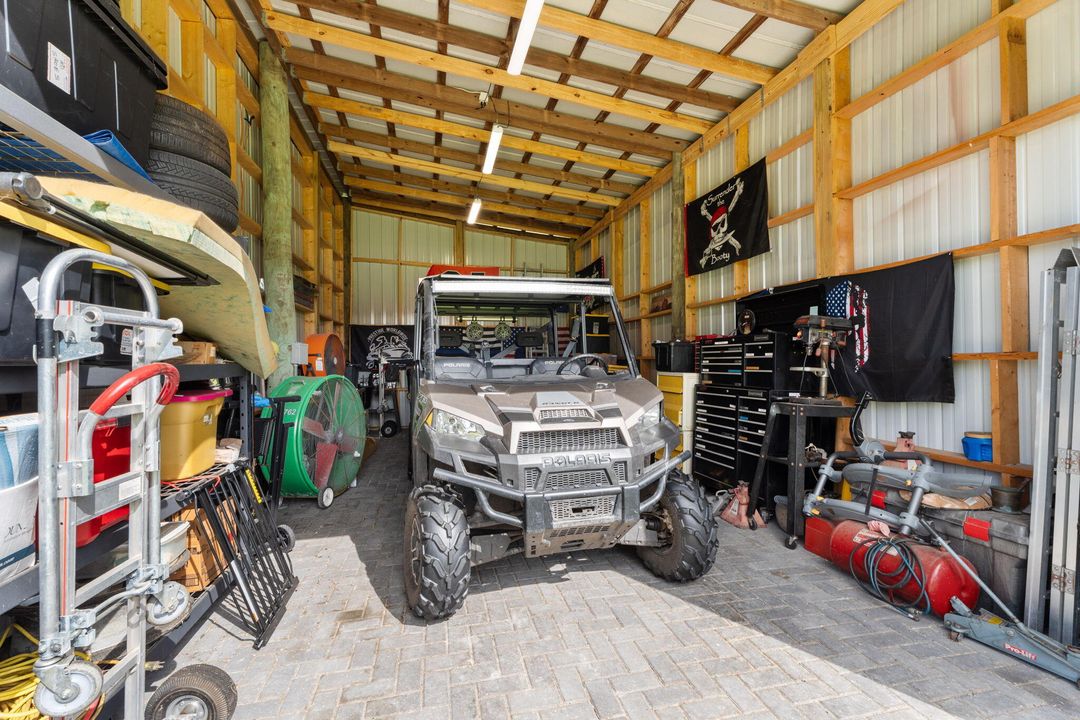 合同活跃: $1,050,000 (3 贝兹, 2 浴室, 2028 平方英尺)