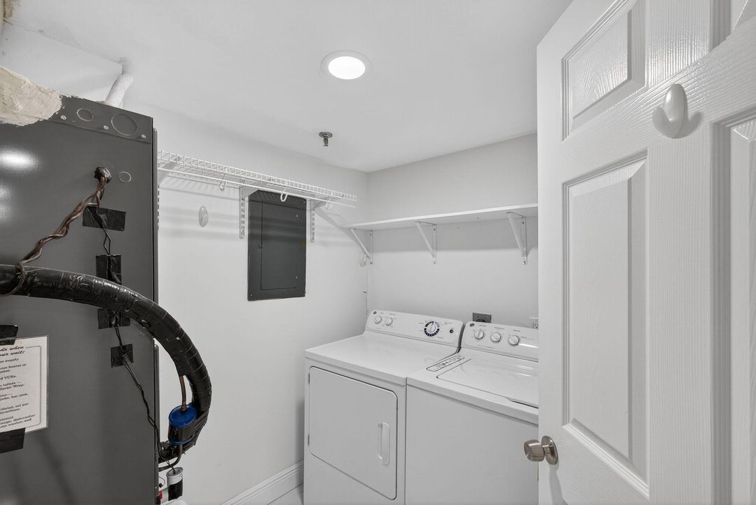 待售: $825,000 (2 贝兹, 2 浴室, 1460 平方英尺)