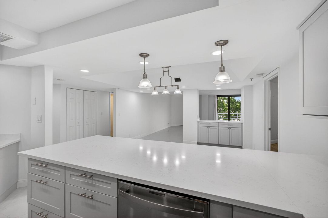 待售: $825,000 (2 贝兹, 2 浴室, 1460 平方英尺)