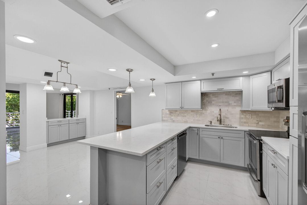 待售: $825,000 (2 贝兹, 2 浴室, 1460 平方英尺)