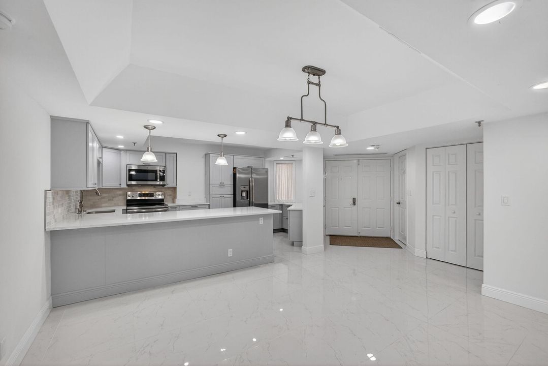 待售: $825,000 (2 贝兹, 2 浴室, 1460 平方英尺)