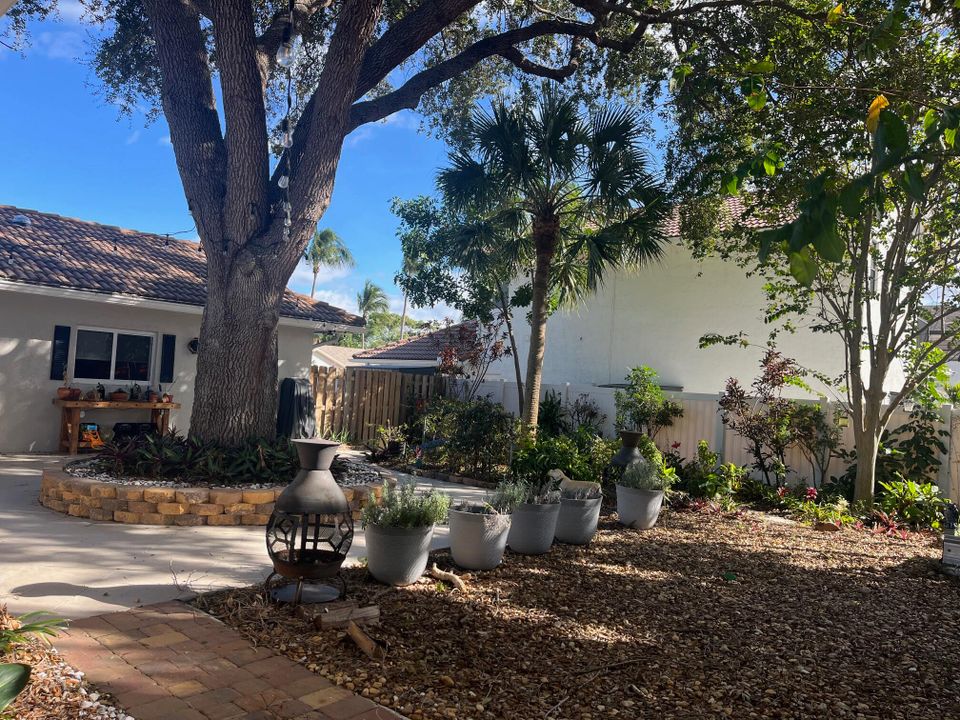 For Sale: $1,295,000 (3 beds, 2 baths, 2172 Square Feet)