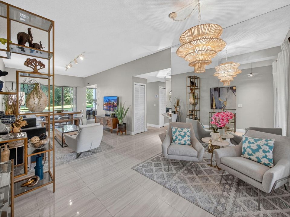 На продажу: $398,000 (2 спален, 2 ванн, 1323 Квадратных фут)