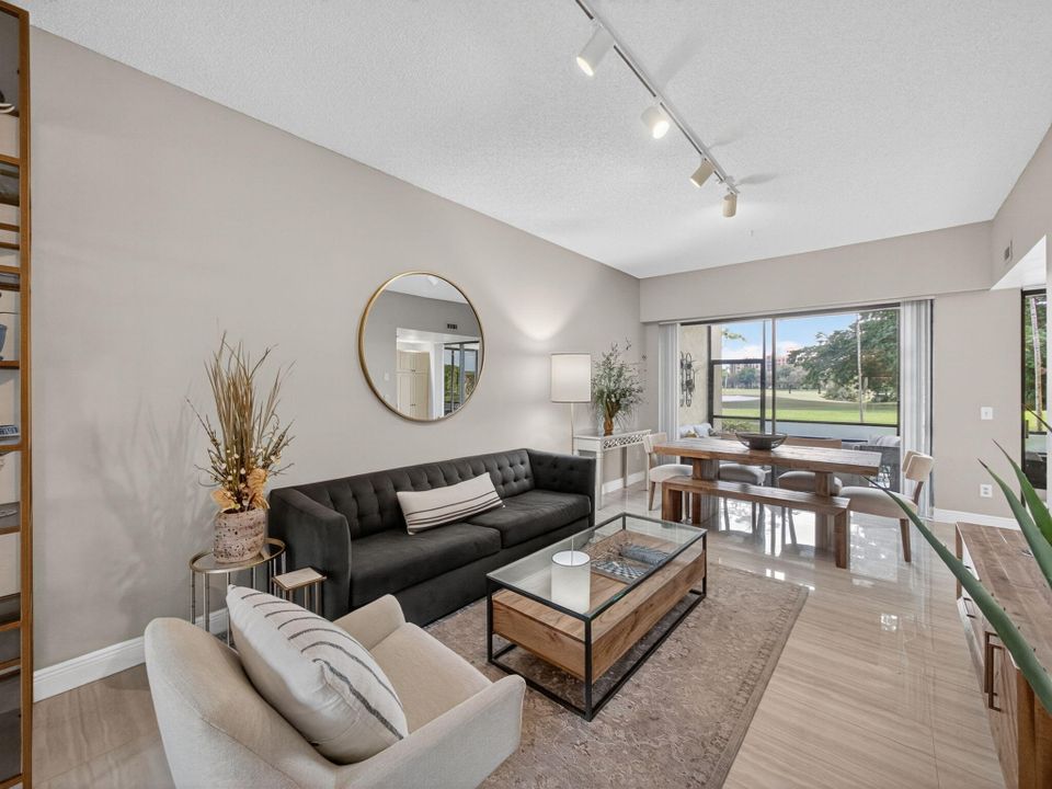 На продажу: $398,000 (2 спален, 2 ванн, 1323 Квадратных фут)