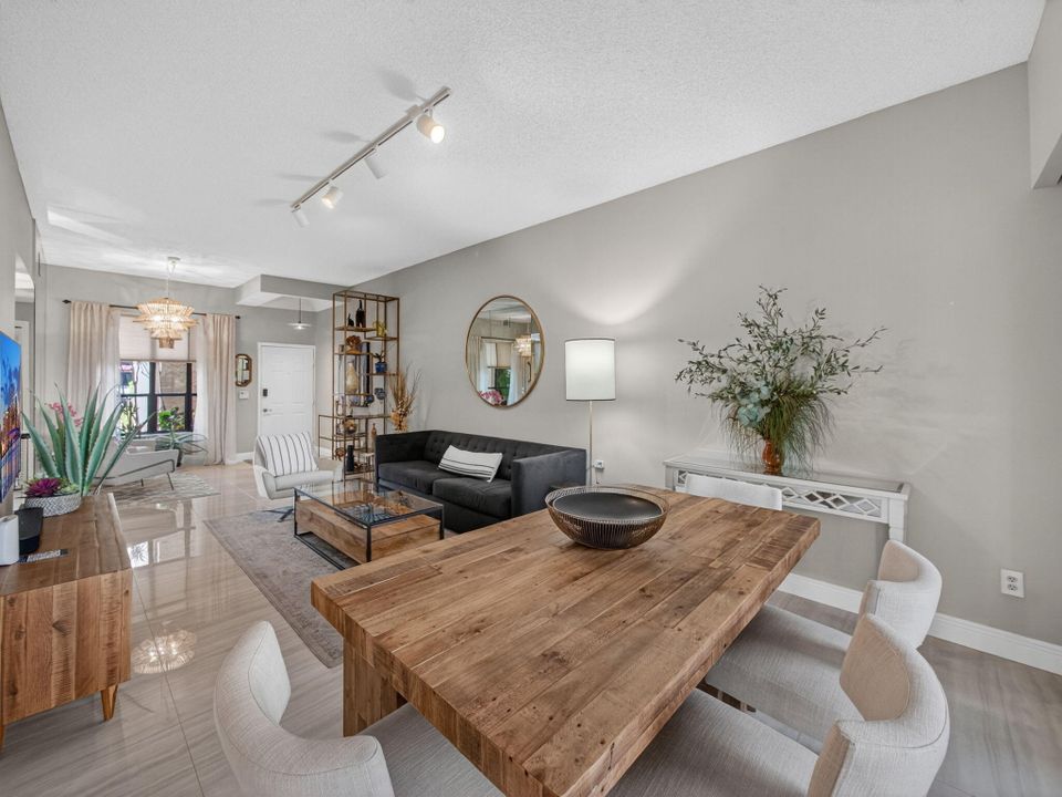 На продажу: $398,000 (2 спален, 2 ванн, 1323 Квадратных фут)