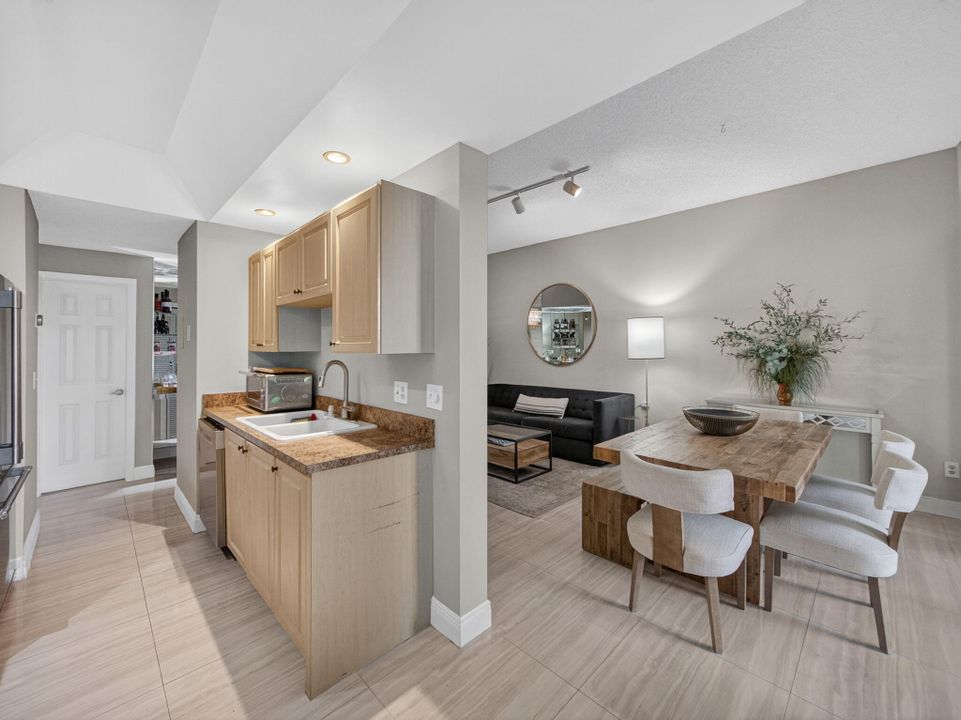 На продажу: $398,000 (2 спален, 2 ванн, 1323 Квадратных фут)