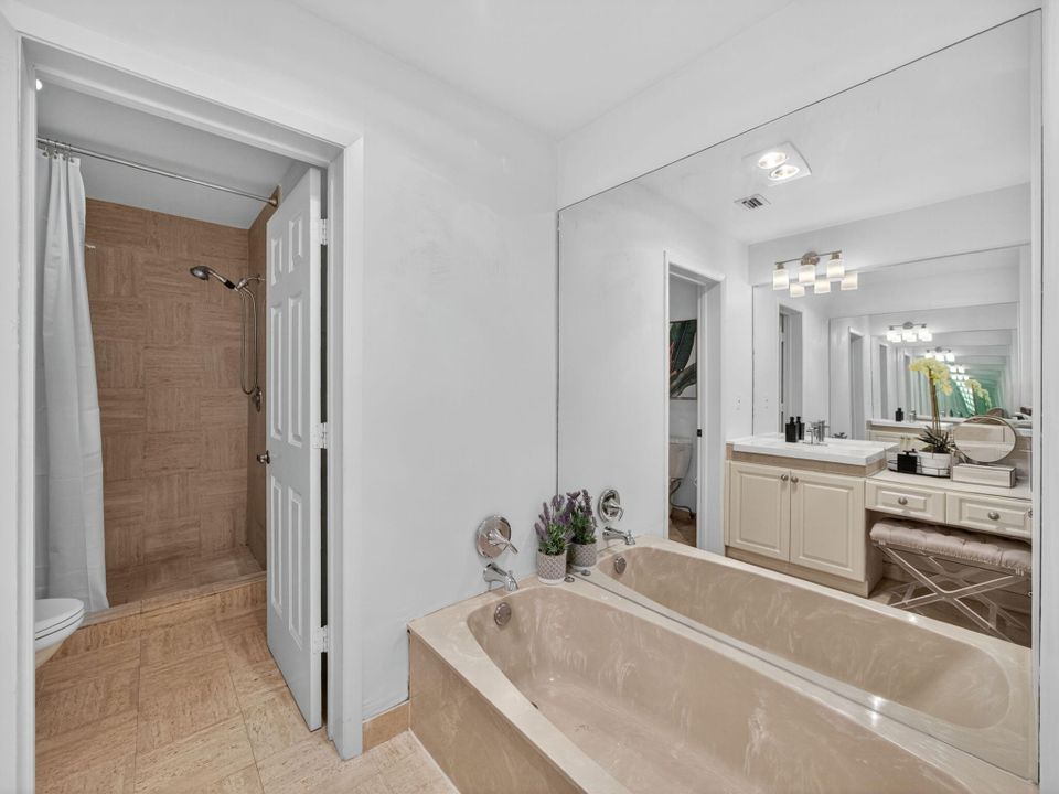 На продажу: $398,000 (2 спален, 2 ванн, 1323 Квадратных фут)