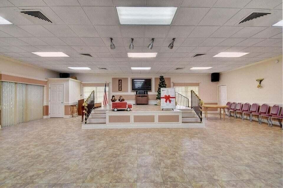 Active With Contract: $177,200 (2 beds, 2 baths, 1167 Square Feet)