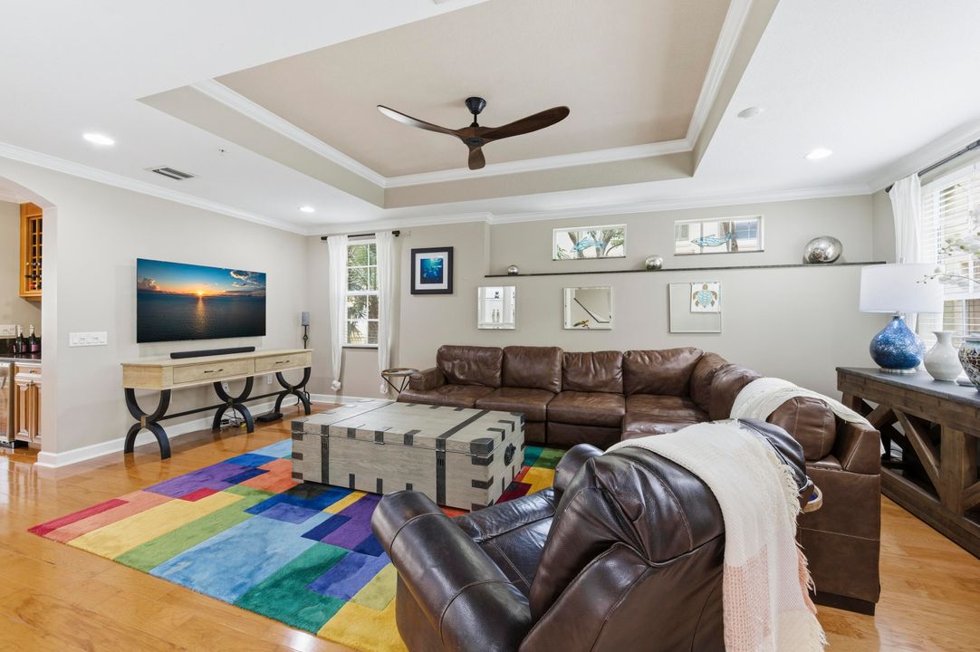 Activo con contrato: $625,000 (3 camas, 3 baños, 2383 Pies cuadrados)