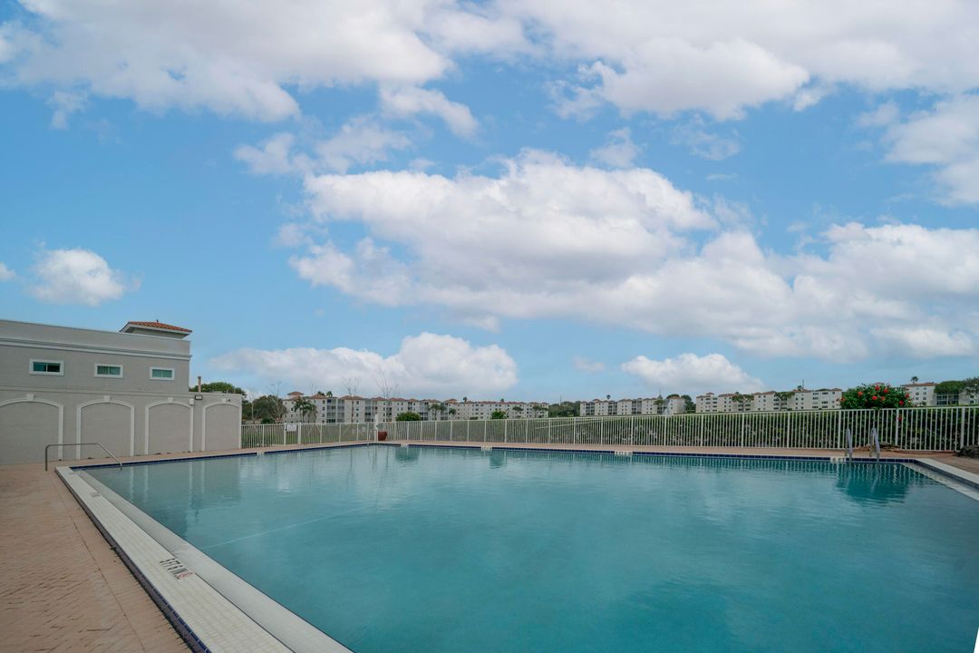 Active With Contract: $3,500 (2 beds, 2 baths, 1500 Square Feet)