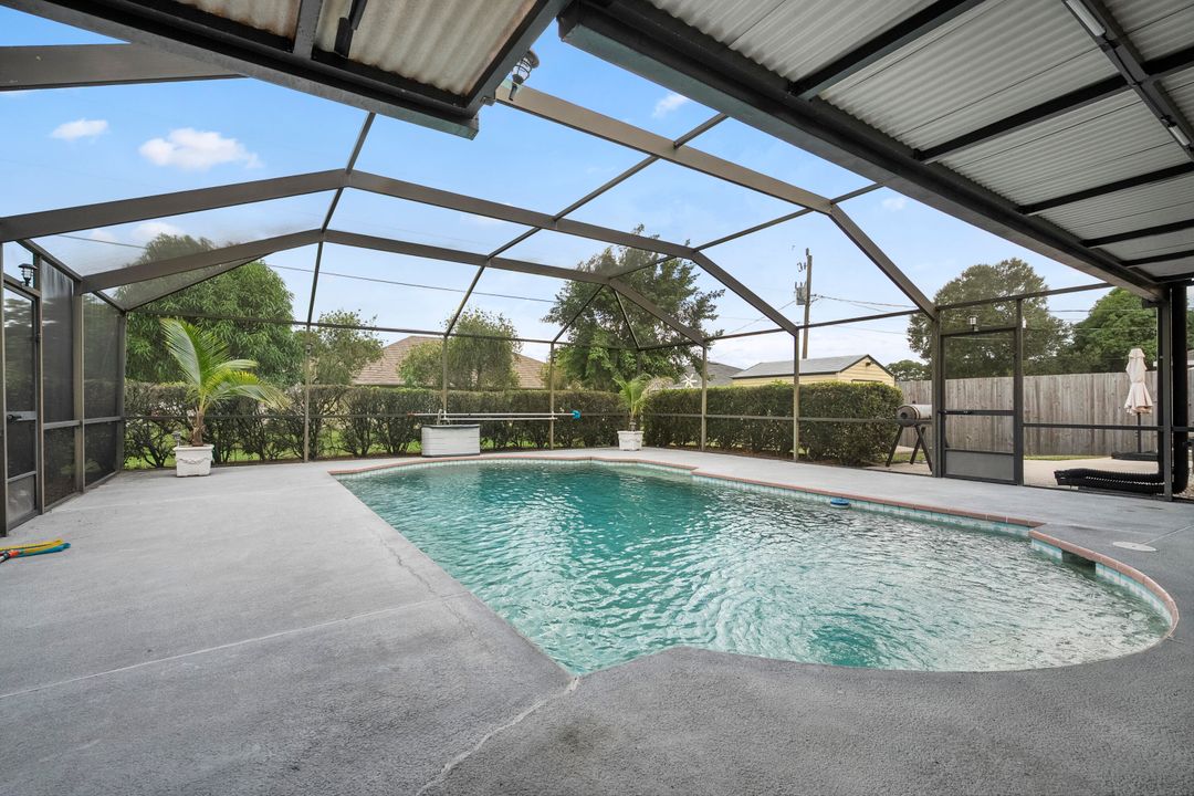 Active With Contract: $395,000 (3 beds, 2 baths, 1798 Square Feet)