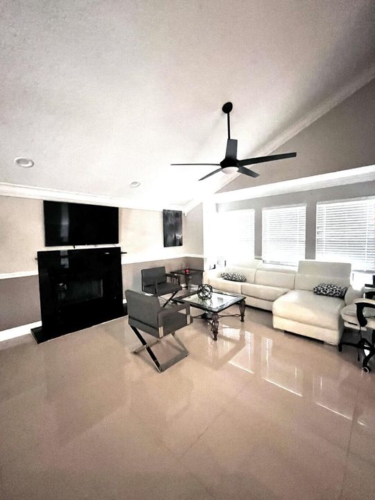 For Rent: $20,000 (5 beds, 3 baths, 3500 Square Feet)