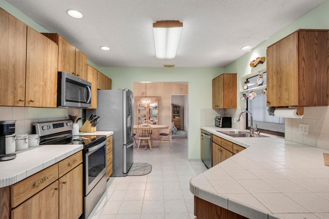 Active With Contract: $395,000 (3 beds, 2 baths, 1798 Square Feet)