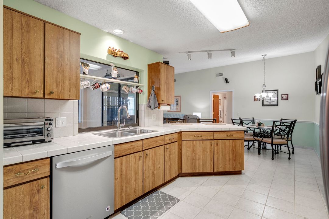 Active With Contract: $395,000 (3 beds, 2 baths, 1798 Square Feet)