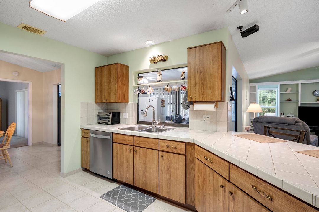 Active With Contract: $395,000 (3 beds, 2 baths, 1798 Square Feet)