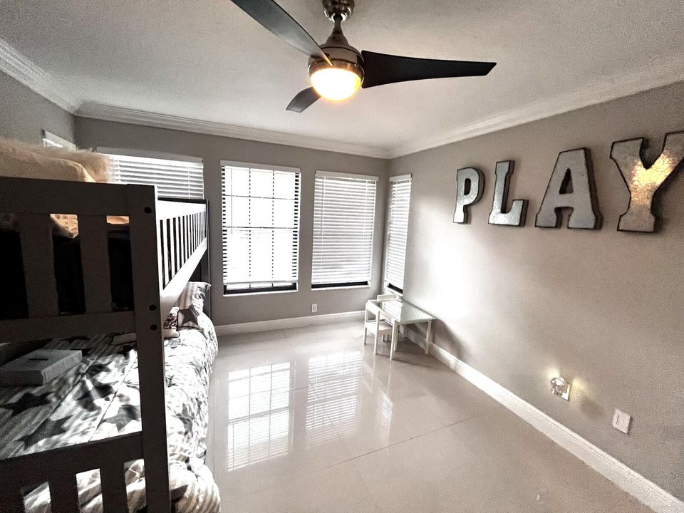 For Rent: $20,000 (5 beds, 3 baths, 3500 Square Feet)