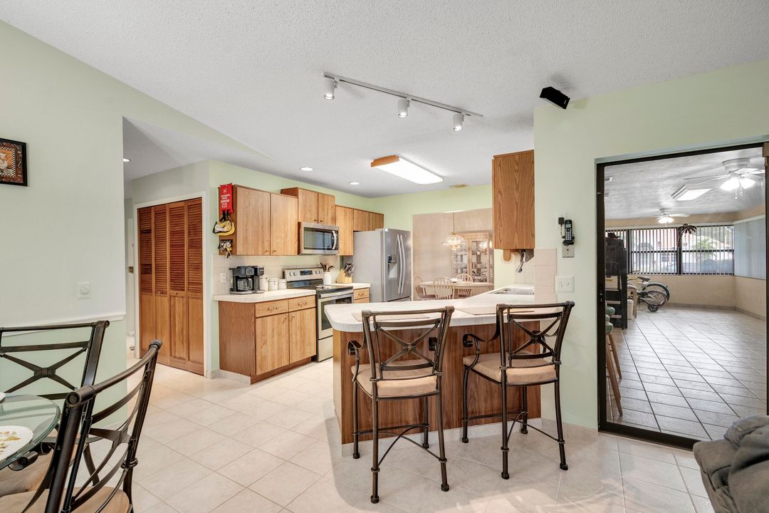 Active With Contract: $395,000 (3 beds, 2 baths, 1798 Square Feet)