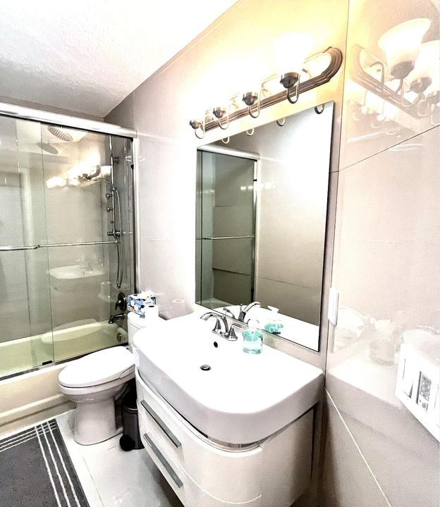 For Rent: $20,000 (5 beds, 3 baths, 3500 Square Feet)