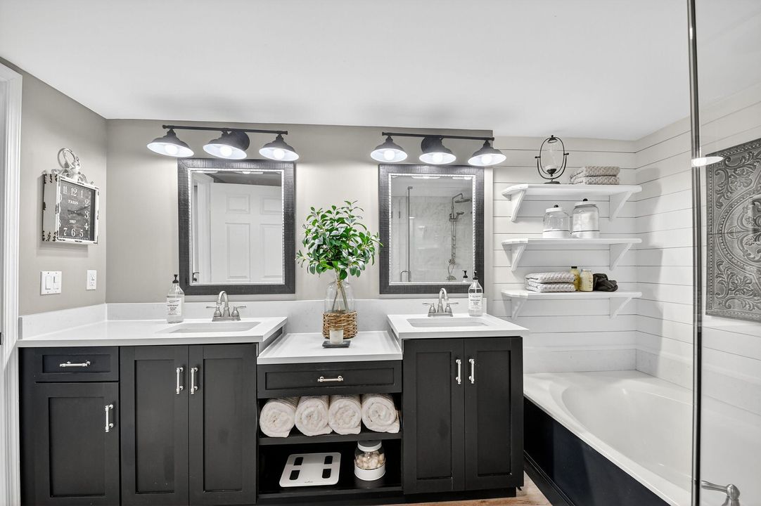 На продажу: $369,900 (3 спален, 2 ванн, 1869 Квадратных фут)